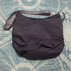 lululemon athletica Bags - Lululemon Duffle Sak lululemon athletica Bags - Lululemon Duffle Sak